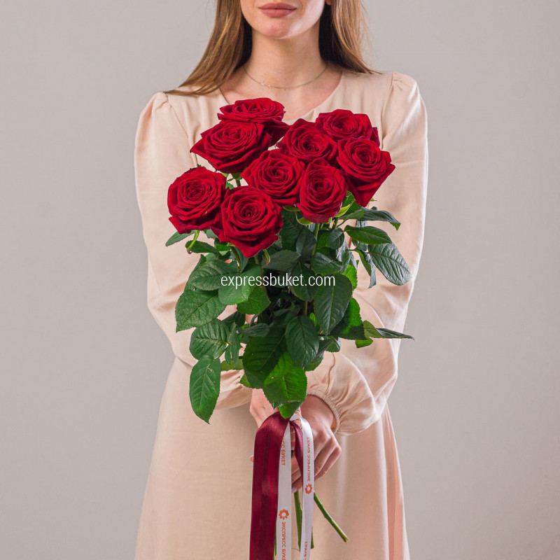 Букет из 9 красных роз 70см