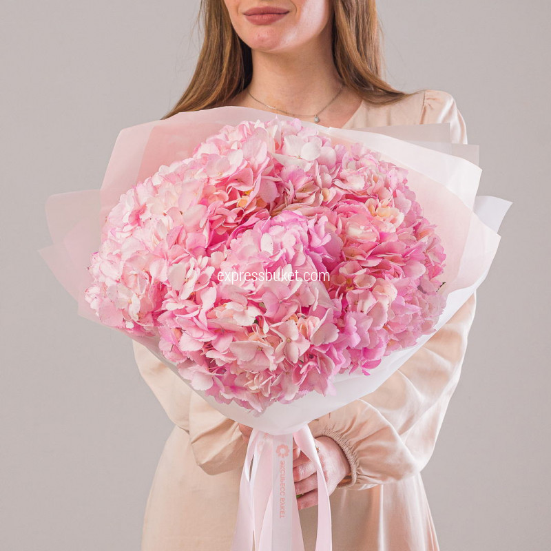 Букет из 5 гортензий