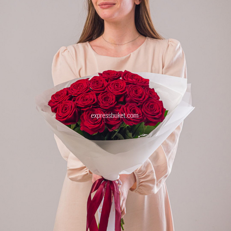 Букет из 15 роз Ред Наоми