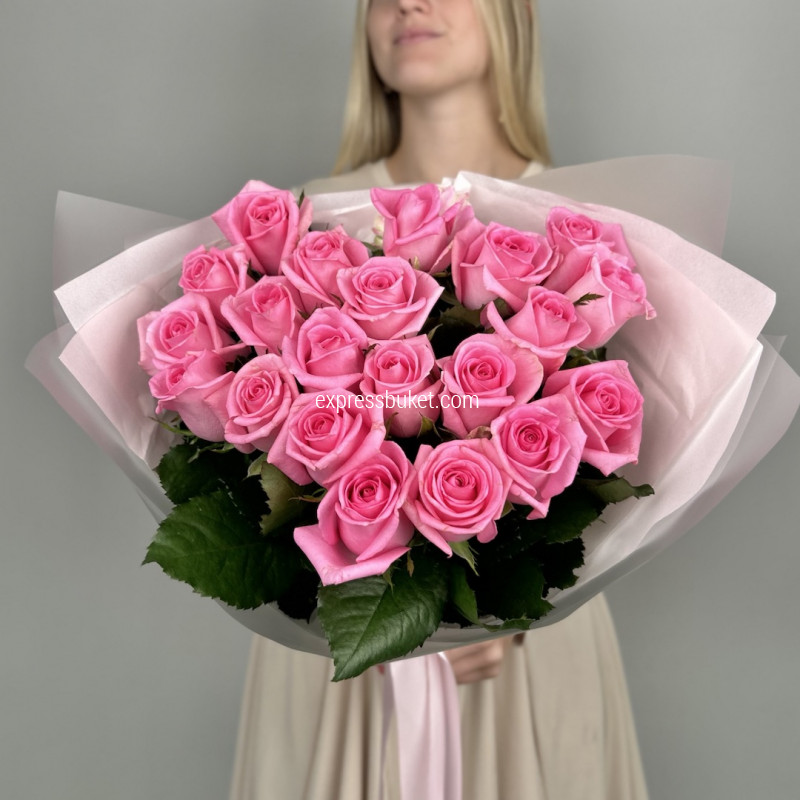 Букет из 21 розовой розы Ревиваль