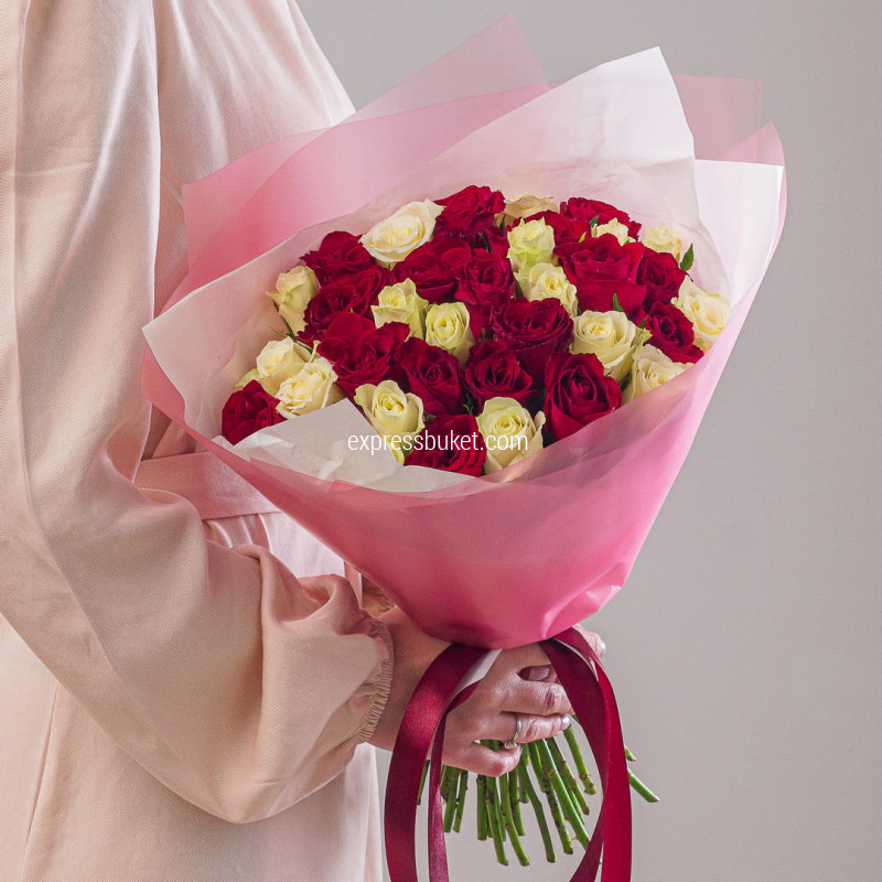 35 роз красные+белые