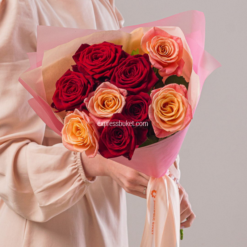Микс роз персиковые+красные 9шт