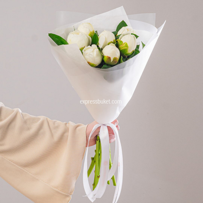 Букет из 7 пионов