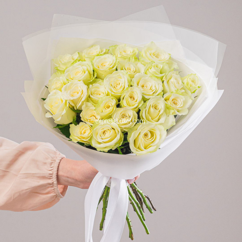 Букет из 25 белой розы 40 см