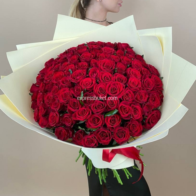 Букет из 101 красной розы Ред Наоми