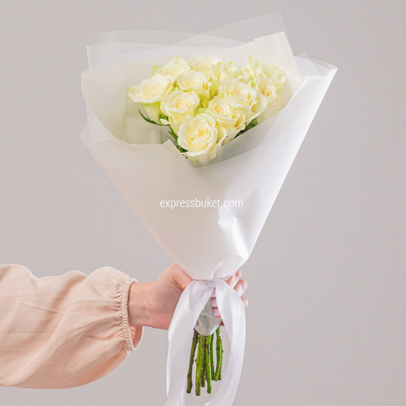 Букет из 11 белых роз 40 см