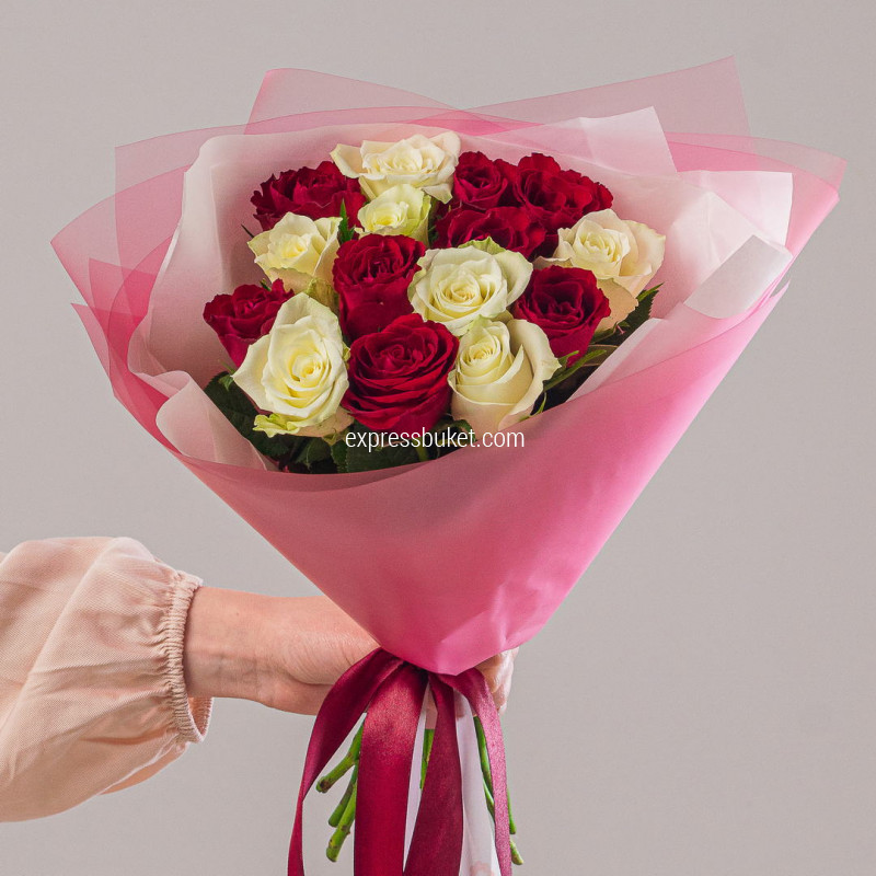 До мурашек 15 роз