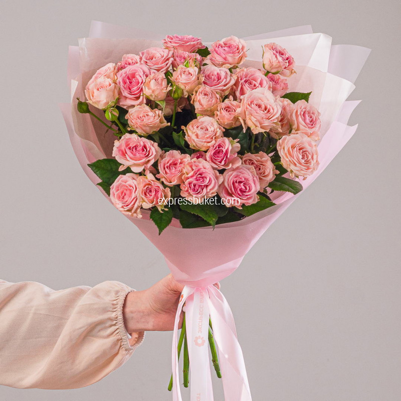 9 кустовых роз