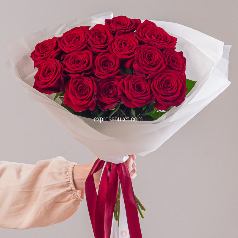 Букет из 15 роз Ред Наоми