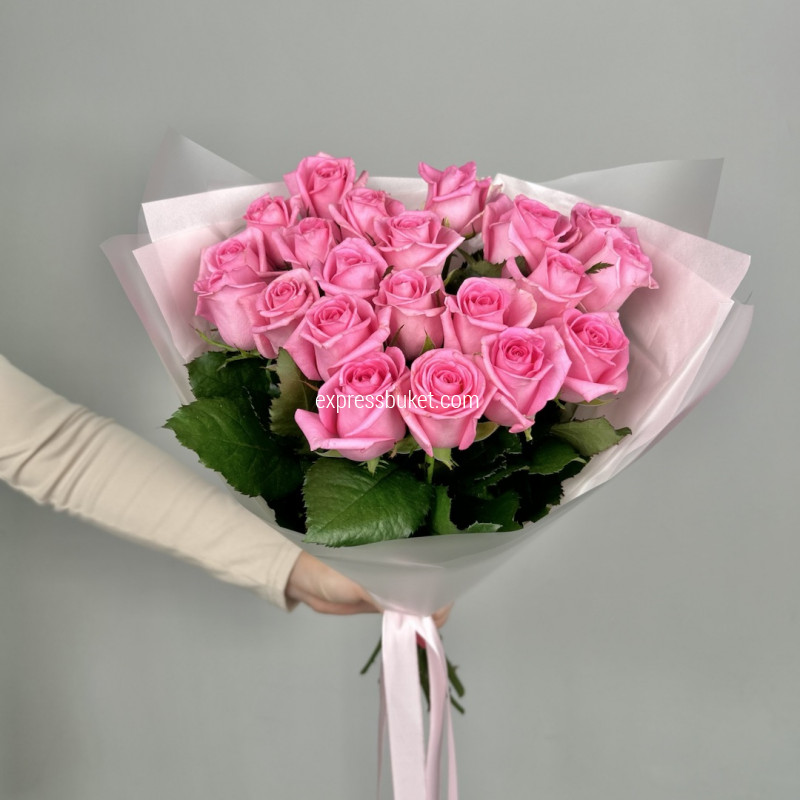 Букет из 21 розовой розы Ревиваль