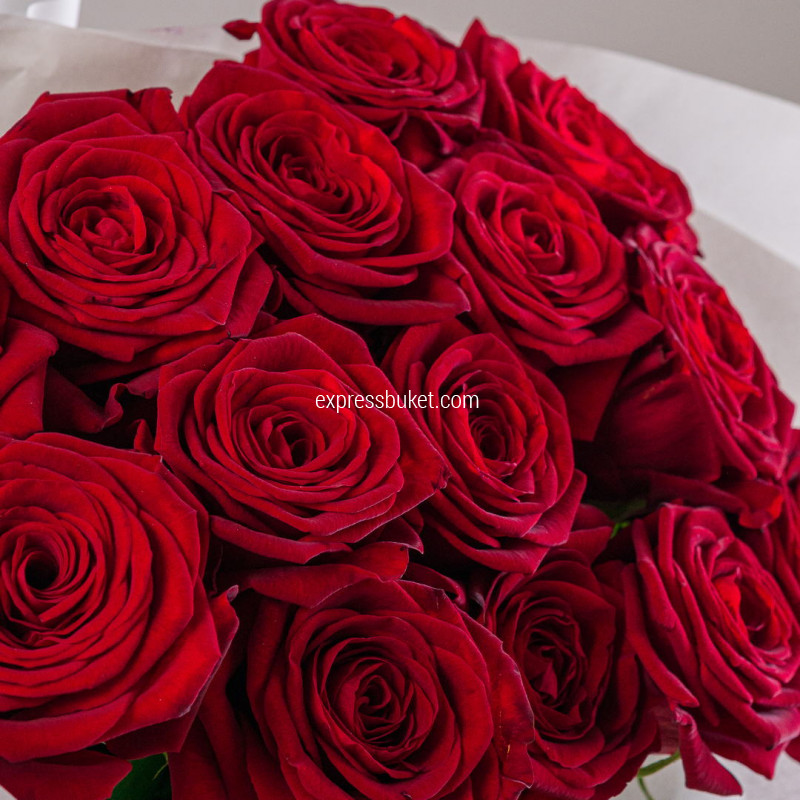 Букет из 15 роз Ред Наоми