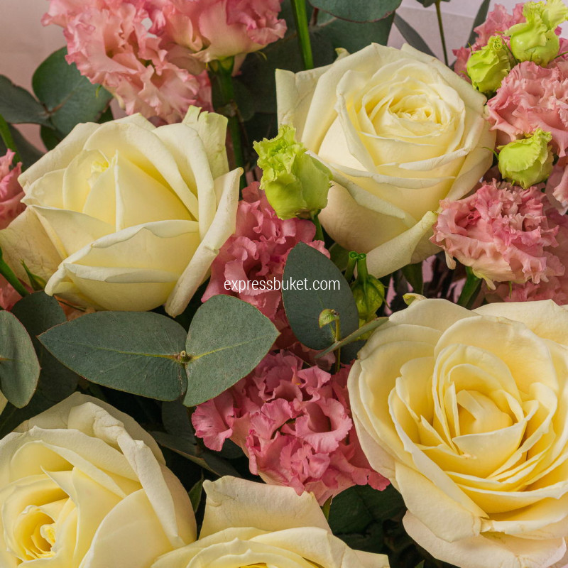 Объятия из лепестков